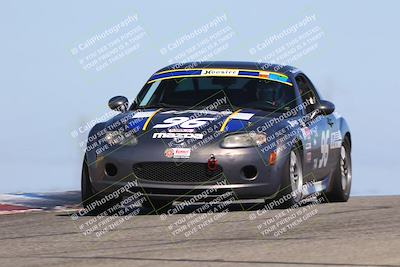 media/Oct-26-2025-CalClub SCCA (Sun) [[8ce1e69566]]/Group 2/Grapevine/